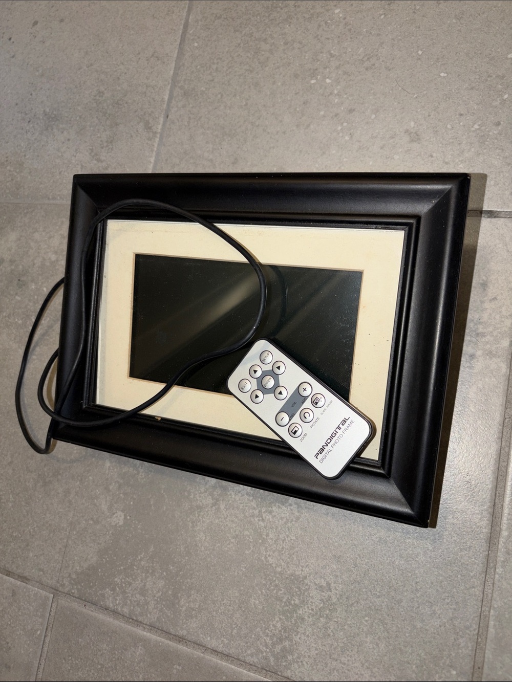 Digital Photo Frame 2000 Remote Black and Cream doesn’t work i think lol y2k
